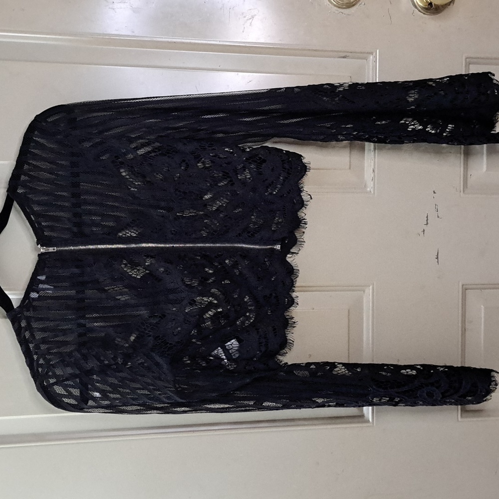 TOBI Kiley Black Lace Bell Sleeve Crop Top - Picture 10 of 10